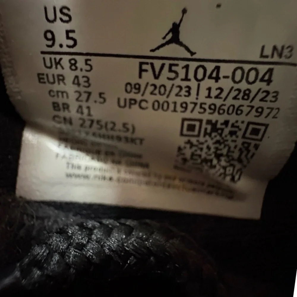 Jordan Air Jordan 11 Retro Low Men's Size 9.5 Black Shoes Sneakers (FV5104-004)